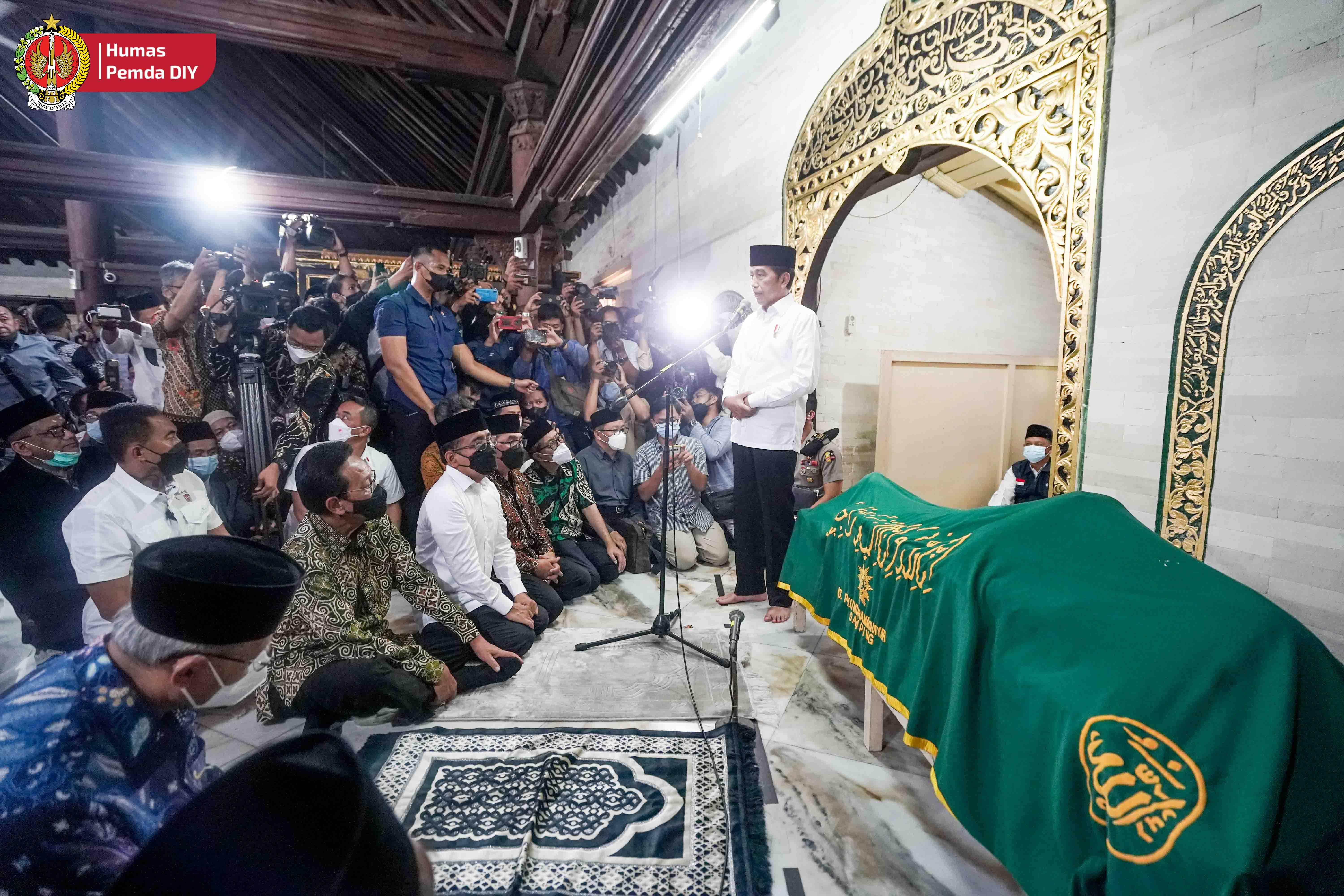 Sri Sultan dan Presiden Jokowi Takziah di Masjid Gedhe Doakan Buya Syafi`i